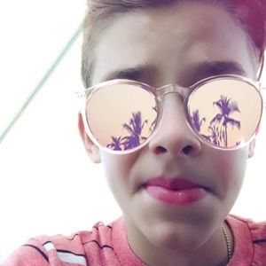 Meet your Posher, Max